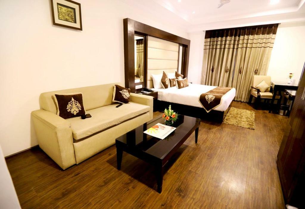 גורגאון Bluemont Beacon Hotel New Delhi מראה חיצוני תמונה